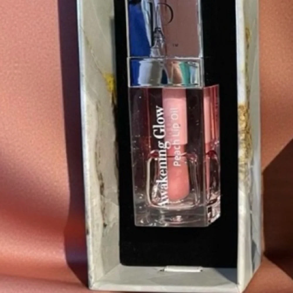 New La Prédiré Prestige Awakening Glow Peach Lip Oil
